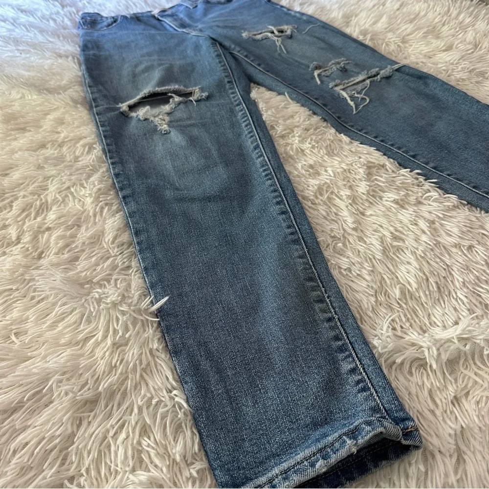 Levi’s High Waisted Mom Jeans Sz 26 Light Wash Distressed Denim - Picture 9 of 14